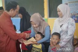 Bangka Tengah salurkan bantuan seragam sekolah bagi calon murid TK