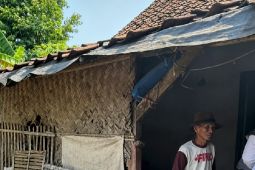 Bupati Karawang bantu wujudkan impian lansia miliki rumah layak huni