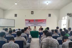 Kesbangpol Bangka tanamkan pendidikan politik pemula tingkat pelajar SMK