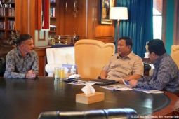 Momen Presiden Prabowo terima John Herdman dan Erick Thohir di Hambalang