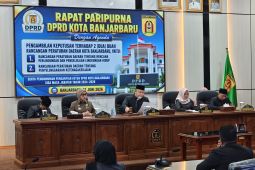 Ketua DPRD Banjarbaru ketok palu sahkan dua perda