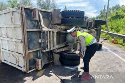 Polisi selidiki kasus truk muatan batu bara terbalik di lintas Meulaboh-Calang