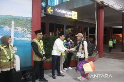 Sekda Maluku sambut kepulangan 387 haji Kloter 24  Embarkasi Haji Antara Provinsi Maluku di Ambon