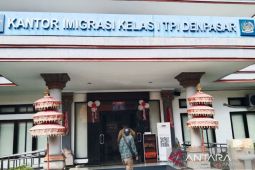 Imigrasi Denpasar memastikan layanan tetap normal usai digeledah KPK