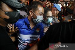 Polda Metro Jaya tahan Roy Suryo
