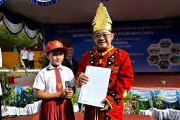 Mendikdasmen terima surat terima kasih untuk Presiden dari murid di 3T