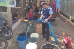PDAM Garut distribusikan air bersih ke daerah terdampak kekeringan