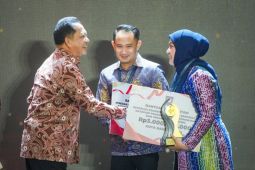 Satu tahun memimpin Banjarbaru, Lisa-Wartono raih 12 penghargaan regional hingga nasional