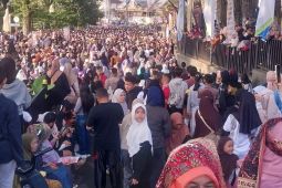 Festival kuliner tradisional gratis tutup peringatan 100 tahun Jam Gadang Bukittinggi