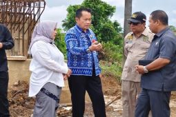 DPRD Tanah Bumbu tinjau perkembangan pembangunan jembatan di Satui