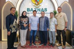 Baznas RI bersama eks-pelatih timnas Indra Sjafri ajak generasi muda untuk gemar berzakat