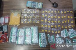 Polres Bekasi sita 1.825 butir obat keras Ilegal jenis tramadol dan hexymer di Tarumajaya