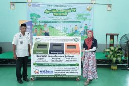 Unicharm ajak masyarakat pilah sampah dari sumber di Karawang