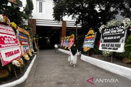 HUT ke-499, Balai Kota DKI Jakarta dibanjiri kiriman karangan bunga