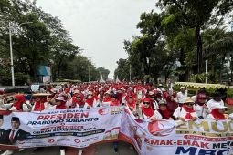 Bawa panci dan sayuran, emak-emak muda suarakan dukungan untuk Prabowo-Gibran