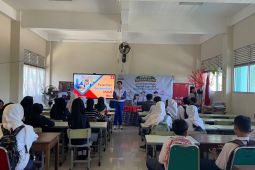 Astra Motor Kalbar tanamkan budaya #Cari_aman kepada pelajar SMPN 13 Pontianak
