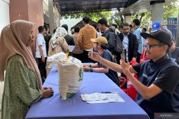 Bulog Bandung salurkan bantuan cadangan pangan untuk satu juta sasaran penerima