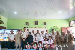 Lapas Tanjungpandan salurkan bantuan untuk siswa kurang mampu