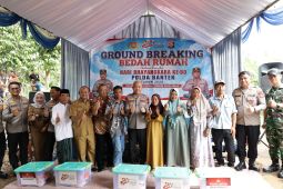 Polda Banten bagikan paket sembako hingga bedah rumah warga Serang