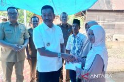 Bupati Madina bantu mahasiswi asal Patialo berangkat ke Mesir
