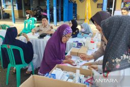 Polres Bangka Barat cek kesehatan warga pesisir