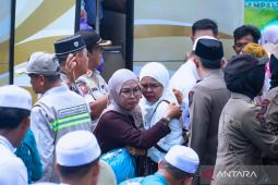Kepulangan jemaah haji asal HST diwarnai tangis haru keluarga