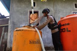 Polisi salurkan 20 ribu liter air bersih untuk masyarakat Kabupaten Sorong
