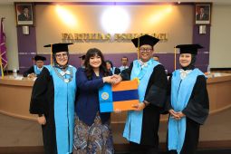 Herlina angkat disertasi teori baru loyalitas kader partai