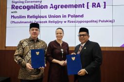 Indonesia signs halal recognition pact with Poland's Muslim union