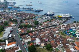 Antrean truk di Pelabuhan Ketapang