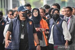 Kasus ijazah Jokowi: Dokter Tifa batalkan praperadilan, Roy Suryo tetap lanjut