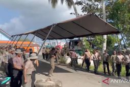 Brimob Polda PBD bantu korban kebakaran Sorong