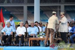 Presiden Prabowo terima lencana emas KTNA di PENAS XVII Gorontalo