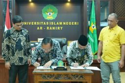 Baitul Mal Simeulue beri beasiswa mahasiswa kuliah di UIN Ar Raniry