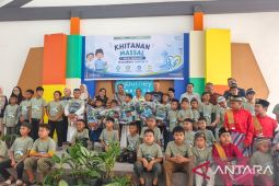 Angkasa Pura gelar Khitanan massal untuk 100 anak Kubu Raya