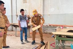 Bupati Jonius motivasi peserta pelatihan furnitur BLK Silangkitang jadi wirausaha mandiri