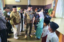Baznas Sumedang salurkan bantuan perlengkapan sekolah untuk 250 anak yatim