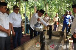 Wabup Belitung pimpin ziarah di makam KA Rahad jelang peringatan HJKT ke-188