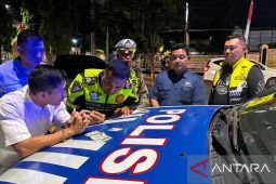 Polres Situbondo tilang sopir bus pariwisata terobos lampu merah