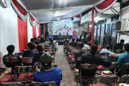 Ratusan suporter antusias ikuti nonton bola bareng legislator