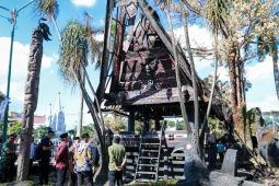 Pemkot Medan perbaiki replika rumah adat batak yang terbakar