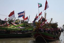 Tradisi petik laut pesisir Pasuruan