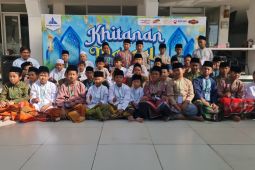 Masjid Arroyan Surabaya gelar khitanan massal bagi 50 anak