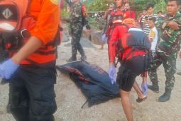 Tim SAR temukan korban terseret ombak di Pantai Cihara Lebak