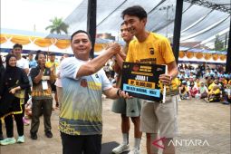 Robi Syianturi pecahkan rekor 10K Bhayangkara Babel Run 2026