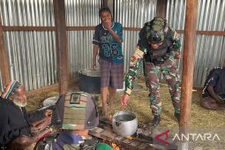 Yonif 511 pererat komunikasi dengan tokoh adat Popome jaga keamanan