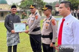 Bupati Sarolangun beri penghargaan sebagai apresiasi kinerja Polisi berantas narkoba