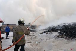 Kebakaran TPA Jatiwaringin Tangerang meluas hingga dua hektare