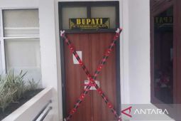 Sejumlah ruangan di Kantor Bupati Kuansing-Riau disegel