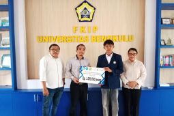 FKIP Unib beri beasiswa 49 mahasiswa berprestasi terkendala ekonomi